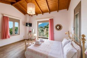 Postel nebo postele na pokoji v ubytování Villa Zogianna by Villa Plus