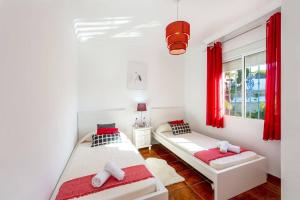 Postel nebo postele na pokoji v ubytování Villa Arantxa by Villa Plus + 23 fotografií