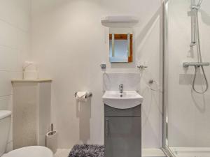 Ένα μπάνιο στο 3 Bed in Stoborough DC157 +26 φωτογραφίες
