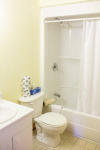 Bilik mandi di Greenwich View Cottages (Unit #2 - Duplex)
