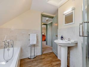 Koupelna v ubytování 2 Bed in Callington KATES + 27 fotografií