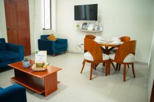 a living room with a dining room table and chairs at El Hogar de Olguita - Departamento Deluxe in Tarapoto