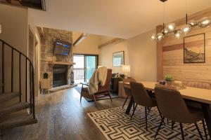 Χώρος καθιστικού στο Spacious 3 BR Close to Gatlinburg – 8 Min Drive!