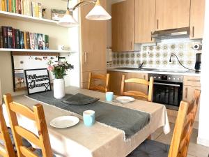 Køkken eller tekøkken på Frische-Brise-FeWo-03-09