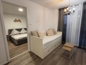 Ένα ή περισσότερα κρεβάτια σε δωμάτιο στο Beautiful 2 bedroom apartment with terrace and garden