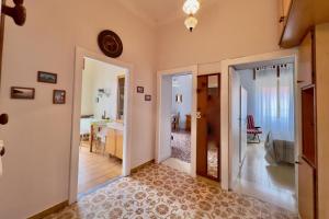 a hallway leading to a kitchen and a living room at Da Susanne, Central Agropoli apartment in Agropoli