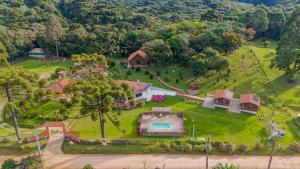 an aerial view of a house with a yard at Chácara Santa Rita - Campo Magro | Gonzaga Stays in Campo Magro