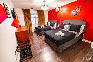 a red room with two beds and a couch at Elvis' lovely home near Graceland in Memphis