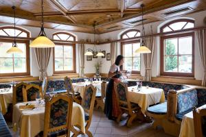 A restaurant or other place to eat at Hotel Auhof