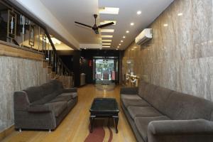 Χώρος καθιστικού στο Hotel O The Avenue Residency