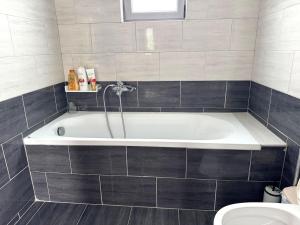 Fotografie z fotogalerie ubytování Villa Valentina v destinaci Gjashtë + 41 fotografií