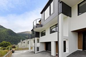 Una imagen general de la montaña o una montaña tomada desde el departamento