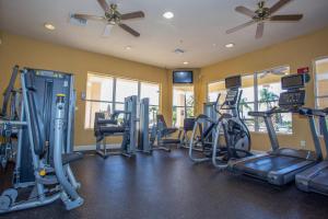 Fitnesscentret og/eller fitnessfaciliteterne på Gorgeous Apartment in Orlando at Vista Cay Resort VC5000