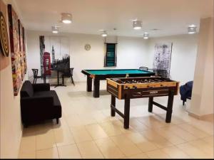 a room with two pool tables and a telephone booth at Acogedor Dpto, Playa y Piscinas in La Serena