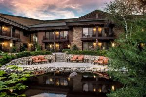 a house with chairs and a pond in front of it at Wayfinder Bishop in Bishop
