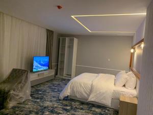 Postel nebo postele na pokoji v ubytování sevev days hotel