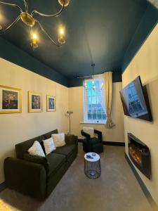 a living room with a couch and a tv at Newly refurbished, 2BD, 1Bath, Free Parking, Central in Gloucester