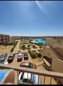 Swimmingpoolen hos eller tæt på ريجينا ريزورت السخنه