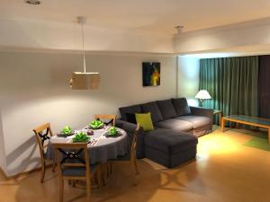 Χώρος καθιστικού στο Large family room near Metro Taipei station for comfort and convenience, where 5 can relax and create unforgettable moments +30 φωτογραφίες