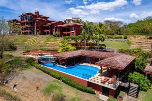 una vista aérea de una casa con piscina en Bougainvillea 4315 Ph- Luxury 3 Bedroom Ocean View Resort Condo, en Brasilito