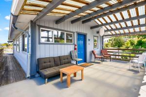 Μπαλκόνι ή βεράντα στο 2nd Floor Studio #4 with Ocean View and Covered Deck