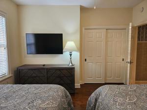 3BR 3BA with Golf Course View from screened lanai 1226客房内的一张或多张床位