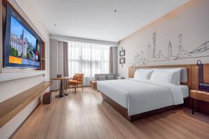 Llit o llits en una habitació de UrCove By Hyatt Guangzhou Huadu Baiyun International Airport