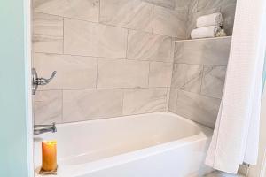 Afbeelding uit fotogalerij van 1st floor King Suite w kitchenette 6107-L in St. Augustine