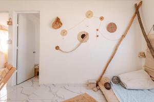 Postel nebo postele na pokoji v ubytování Hippie Artisan Jungle Flat Pool