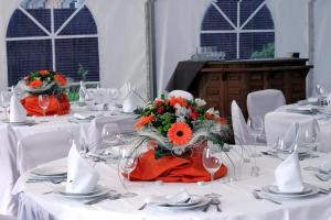Reštaurácia alebo iné gastronomické zariadenie v ubytovaní Standard Delegacyjny Bed & Breakfast