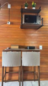 TV a/nebo společenská místnost v ubytování Chalé do Vale