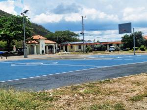 Fasilitas tenis dan/atau squash di B4 The View