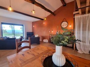 Fotografie z fotogalerie ubytování Gîte chaleureux 8 pers. avec wifi et animaux admis - FR-1-496-343 v destinaci Pouilly-les-Feurs