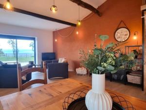 Fotografie z fotogalerie ubytování Gîte chaleureux 8 pers. avec wifi et animaux admis - FR-1-496-343 v destinaci Pouilly-les-Feurs