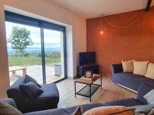 Fotografie z fotogalerie ubytování Gîte chaleureux 8 pers. avec wifi et animaux admis - FR-1-496-343 v destinaci Pouilly-les-Feurs