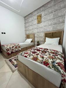 Postel nebo postele na pokoji v ubytování Perfect Cozy Apartment in City Center Hamrya + 11 fotografií