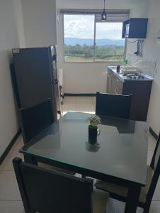 O bucătărie sau chicinetă la Apartamento con piscina a 5 minutos del parque del café