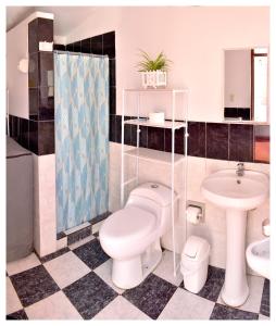 a bathroom with a toilet and a sink at Hospedaje La Casa Blanca in Urbanizacion Buenos Aires +43 photos