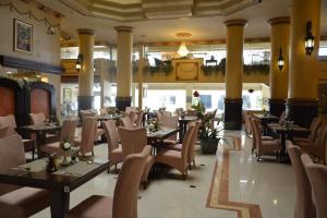 Un restaurante o sitio para comer en Massara House Al Khobar