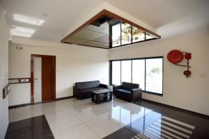 Hotel Sach Regency的休息区