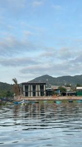 Φυσικό τοπίο κοντά σε αυτή η παραθεριστική κατοικία +32 φωτογραφίες