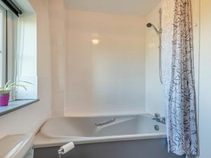 Ένα μπάνιο στο 3 Bed in Cockermouth 92628