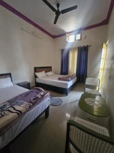 Ένα ή περισσότερα κρεβάτια σε δωμάτιο στο Pragya homestay