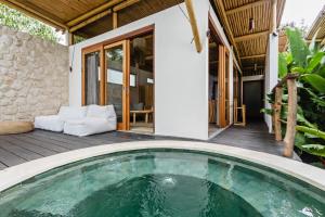 Bazén v ubytování Jellyfish Villas Bingin Beach nebo v jeho okolí