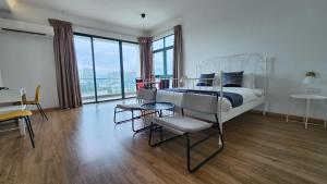 Postel nebo postele na pokoji v ubytování The Penthouse and Suite SGR Melaka + 37 fotografií