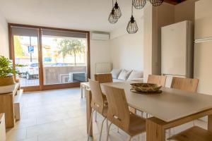a kitchen and dining room with a table and chairs at Ca' Linda By Case al Lago in Desenzano del Garda