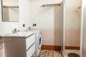 a bathroom with a washing machine and a sink at Ca' Linda By Case al Lago in Desenzano del Garda +17 photos