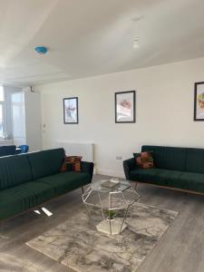 フリットウィックにある3 Bedroom Apartment - Flitwick - Contractor Friendly - Tourist Ready - Full Kitchen - WiFi - Smart TV - Sofa Bed - FREE Parking - Ideal for Short or Long Staysのギャラリーの写真 +14枚の写真