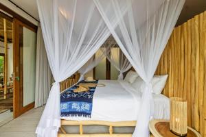 Postel nebo postele na pokoji v ubytování Jellyfish Villas Bingin Beach