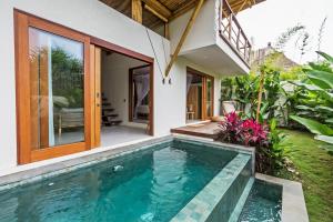 Bazén v ubytování Jellyfish Villas Bingin Beach nebo v jeho okolí
